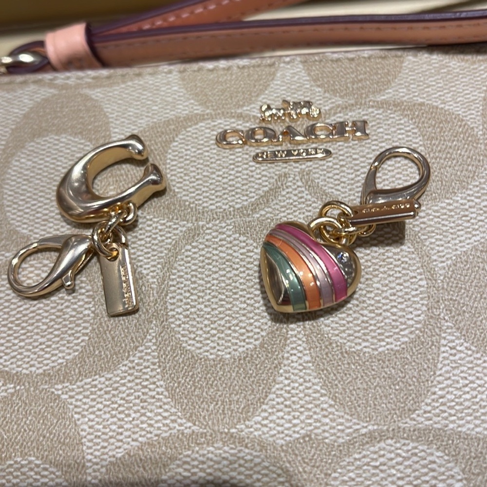 Coach Boxed Corner Zip Wristlet In Signature Canvas
Gold/Light Khaki/Faded Blush - Picture 8 of 16
